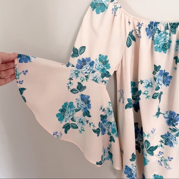 MTS Off the Shoulder Bell Sleeve Blush Pink & Light Blue
Floral Boho Top - Picture 3 of 7